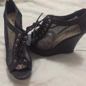 New black open toe platform shoes